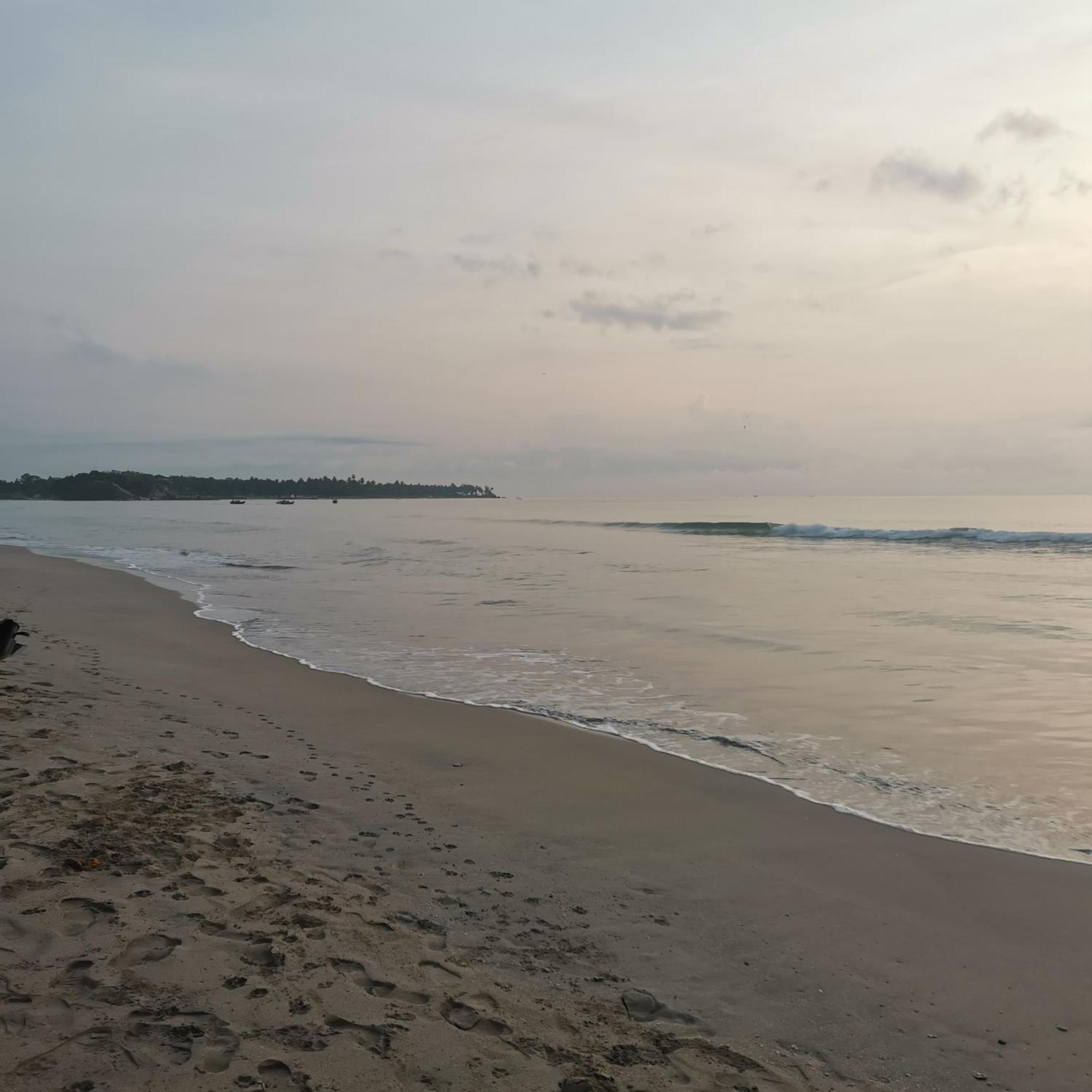 Surf Reef Beach トリンコマリー エクステリア 写真